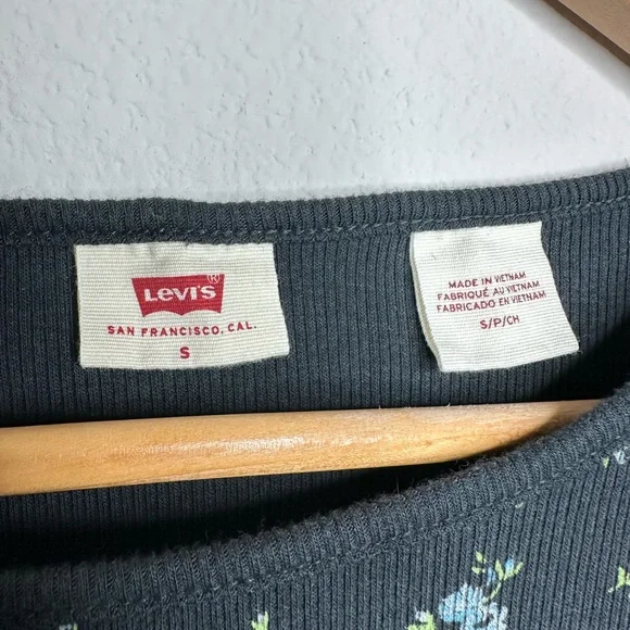 Levi's Black Fitted Long Sleeve Tee - Picture 2 of 6